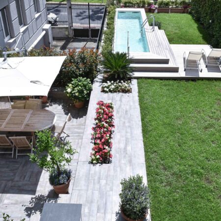 Giardino con piscina